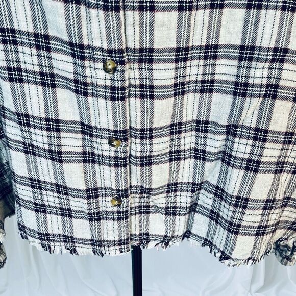 Gilded Intent Women’s L Frayed Flannel Shirt Plaid black, gray, burgundy NWT - Picture 9 of 13